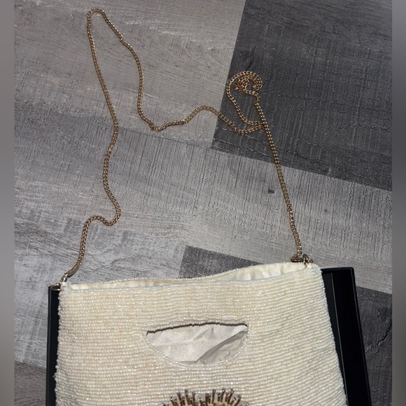 💗VIRAL Rachel Zoe Ivory Beaded Red Heart Crossbody - Picture 4 of 7